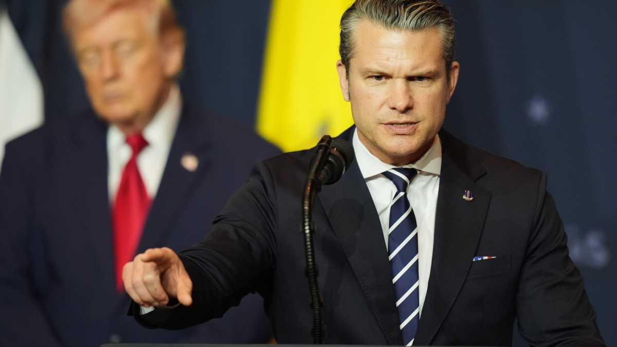 Immagine di Hegseth: “Oggi gli attacchi più intensi”. Si ferma la più grande raffineria degli Emirati