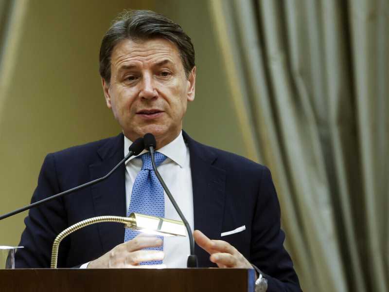 Un Conte da pace, guerra ed ex pandemia si allena per le primarie (visti i sondaggi)