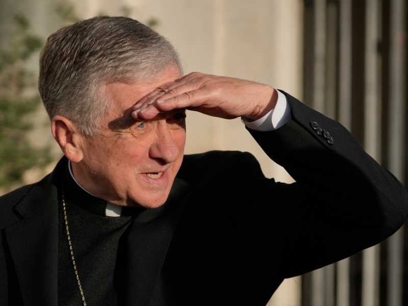 Il cardinale di Chicago attacca Trump, ma in America aspettano che parli il Papa