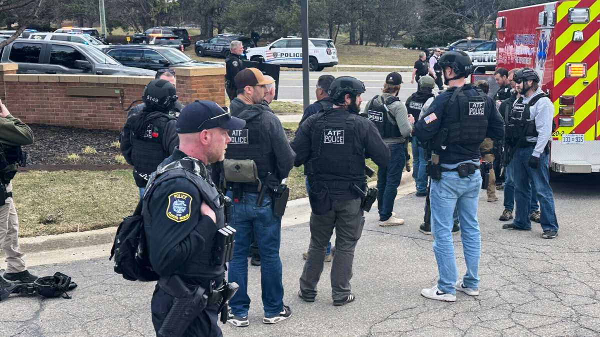 Immagine di Attentato alla sinagoga Temple Israel di Detroit. Morto l'assalitore