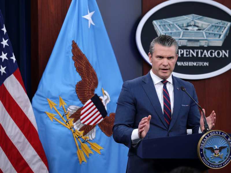 Hegseth: "Khamenei ferito e sfigurato". E gli Usa mettono una taglia. Mattarella riunisce il Consiglio Supremo di Difesa