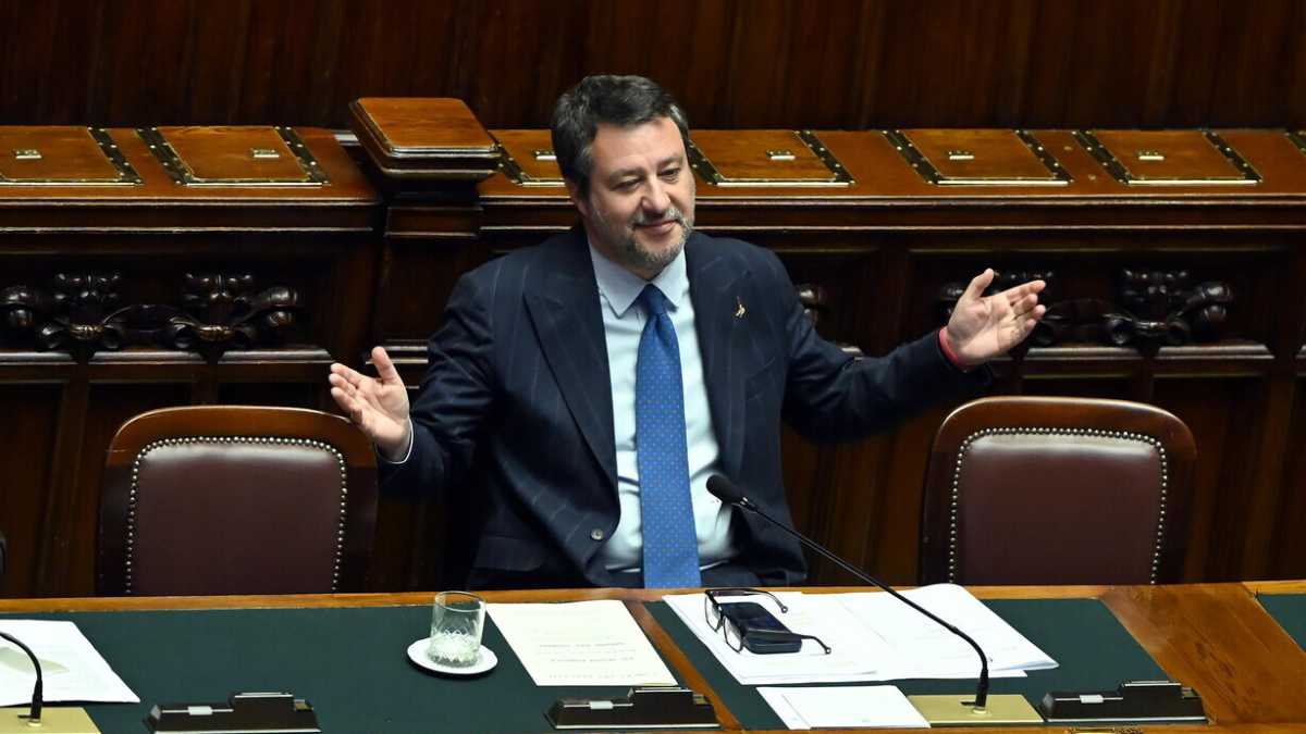 Immagine di Il Salvini perfetto: non parla e la Lega cresce (e il 23 va da Orban)