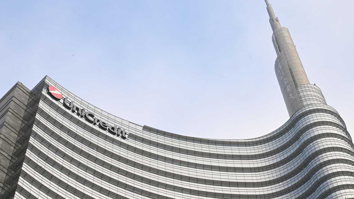 Immagine di Orcel sfida Berlino. Unicredit lancia l’ops su Commerzbank, ma il governo tedesco reagisce male