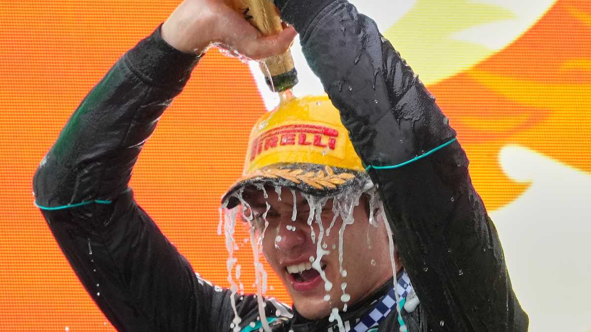 Immagine di Antonelli vince in Cina in una nuova Formula 1 che piace per qualche giro