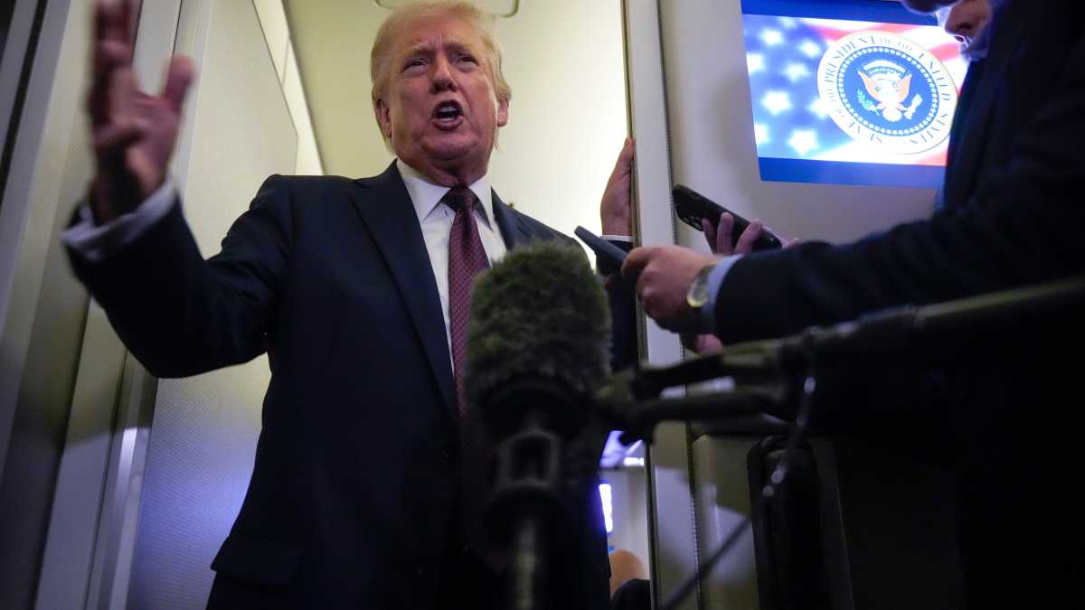 Immagine di Prima Trump dissesta la Nato, poi pretende il suo aiuto