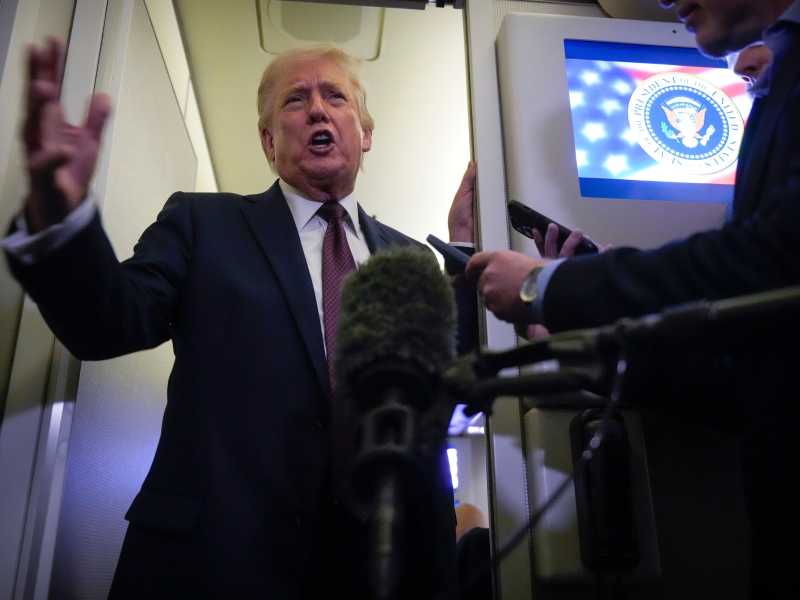 Prima Trump dissesta la Nato, poi pretende il suo aiuto