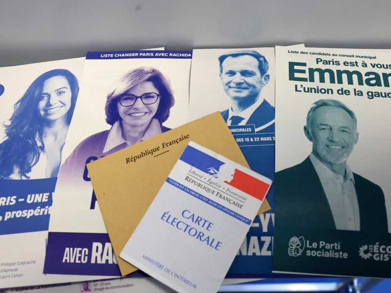 La Francia dei comuni rosicchia l’ipotesi centrista favorendo gli estremi