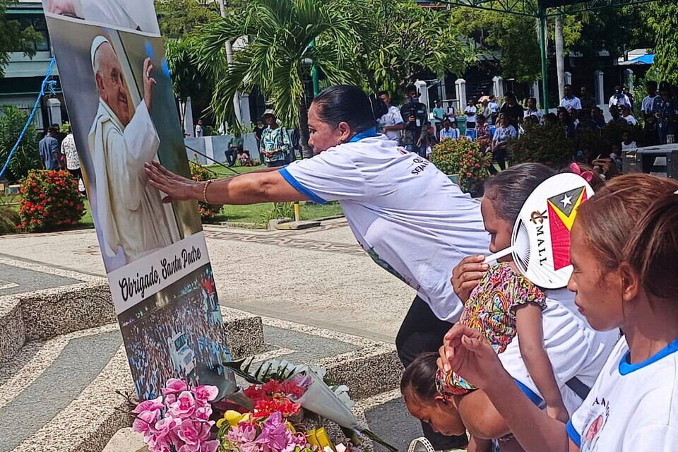 La preghiera a Dili, Timor Est (LaPresse)