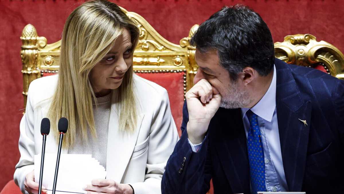 Immagine di L’accelerata di Meloni sui carburanti. Ma è Salvini a intestarsi il taglio delle accise