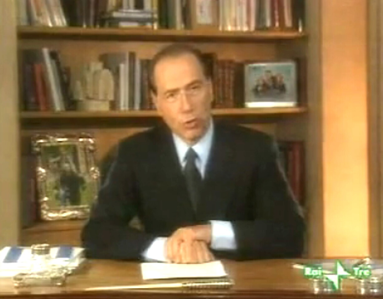 Berlusconi annuncia la sua "discesa in campo" nel 1994