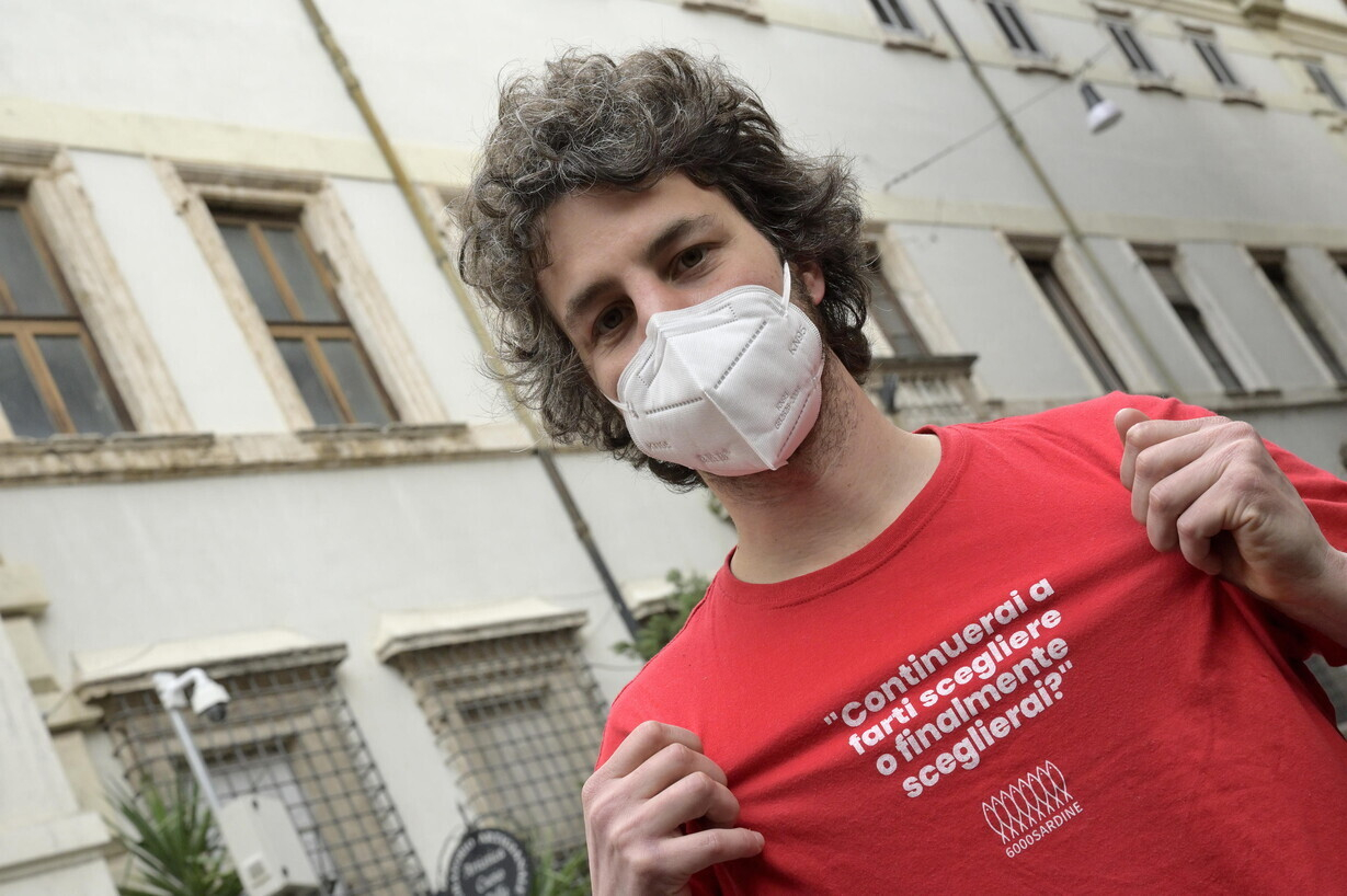 La sardina Mattia Santori &egrave; stata eletta in Consiglio comunale a Bologna. Per lui 2586 preferenze (foto Ansa)&nbsp;