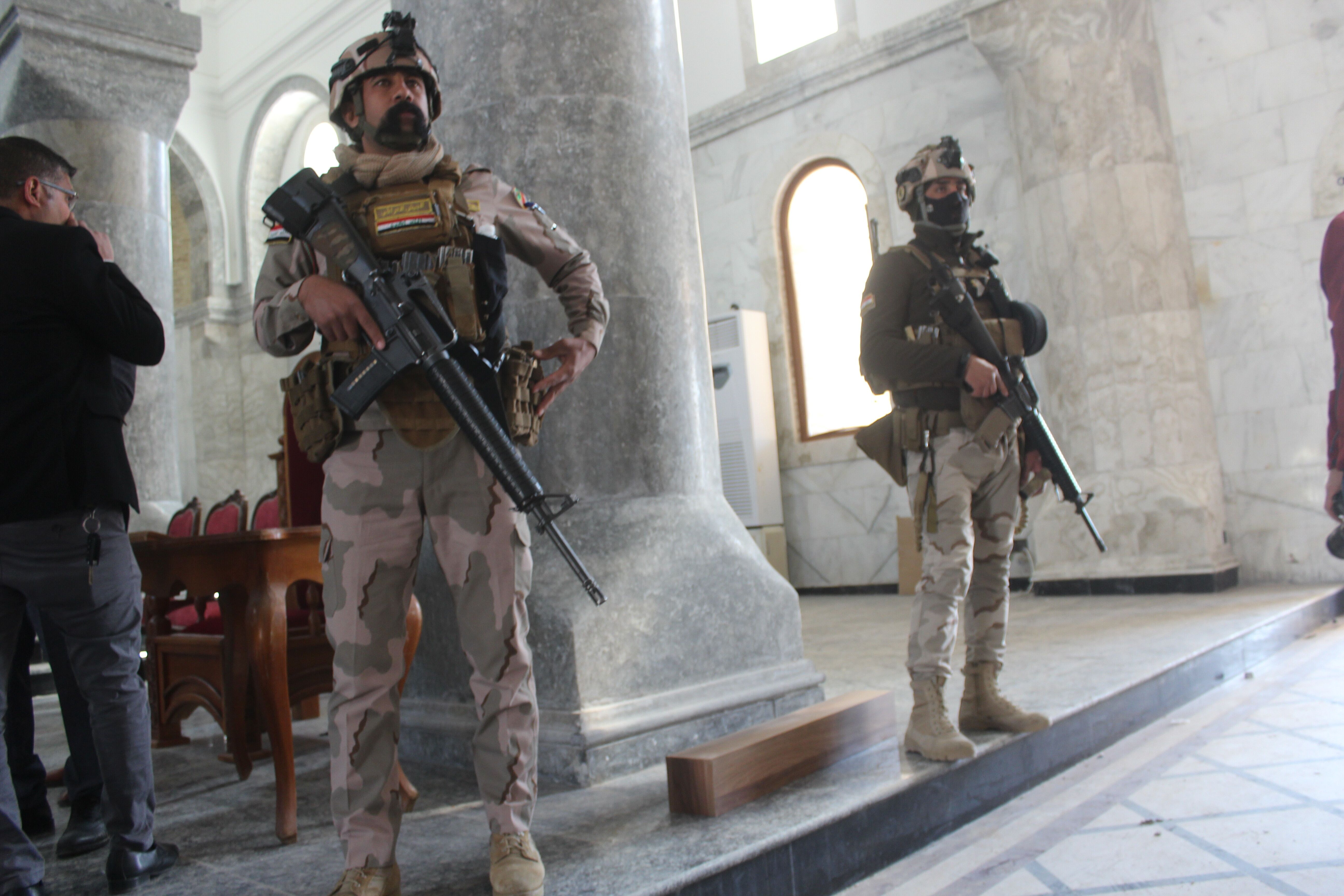 Santa Maria al Tahira, chiesa di Qaraqosh, vicino a Mosul.Soldati dell&rsquo;esercito iracheno - Foto di Daniele RaineriFoto di Daniele Raineri