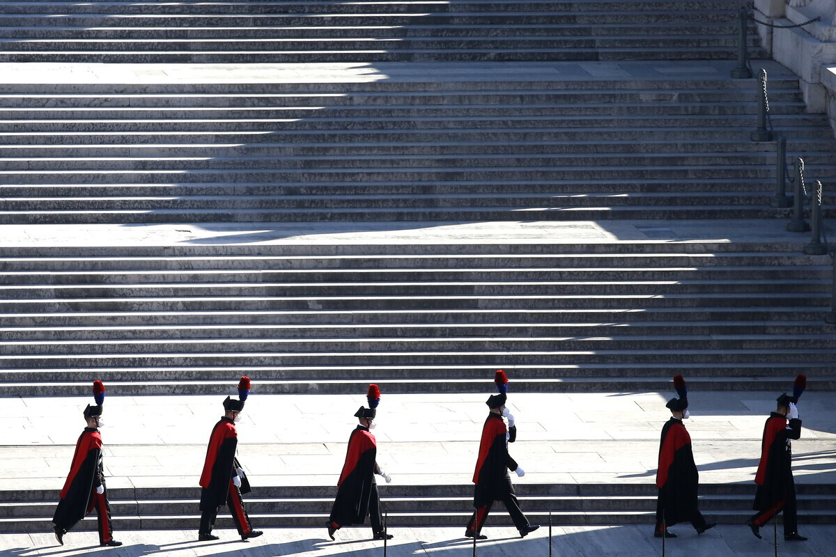 I preparativi in piazza Venezia (foto Cecilia Fabiano/ LaPresse)&nbsp;
