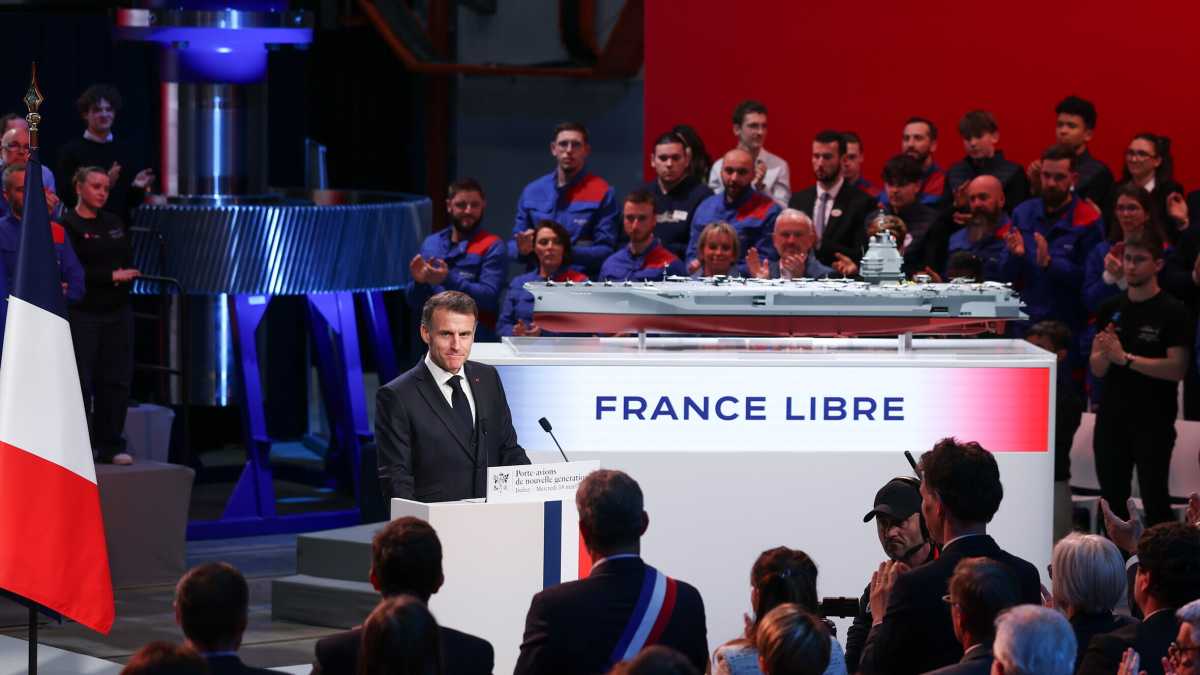 Immagine di “France libre”. Macron battezza la portaerei di nuova generazione ispirandosi alla resistenza e alla libertà