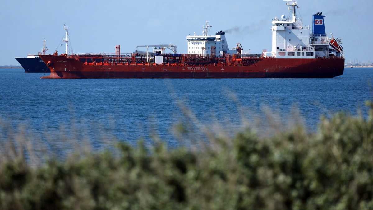 Immagine di A ricatto petrolifero, ricatto petrolifero e mezzo