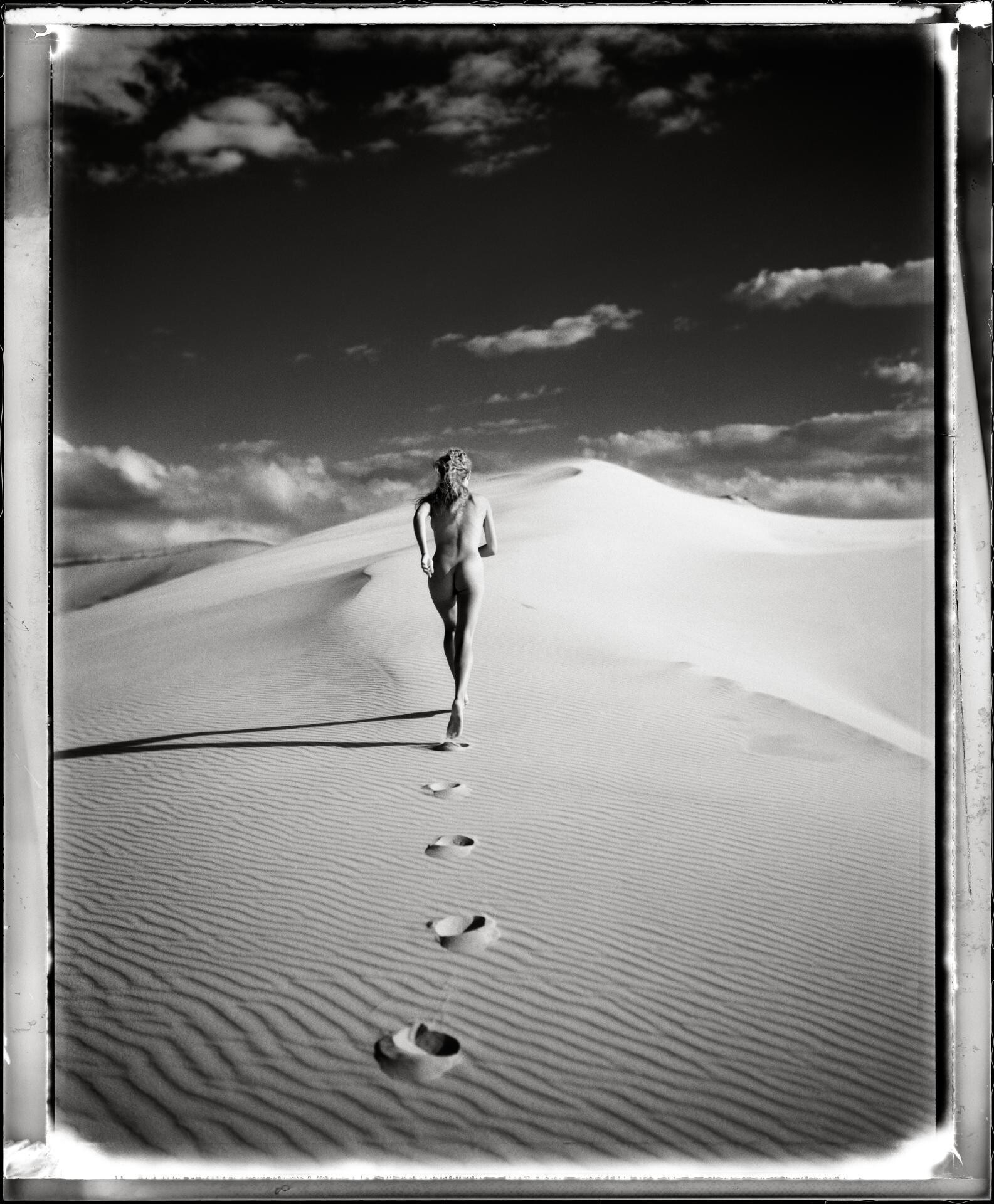 "Kate running away", Australia &copy; 1987 George Holz