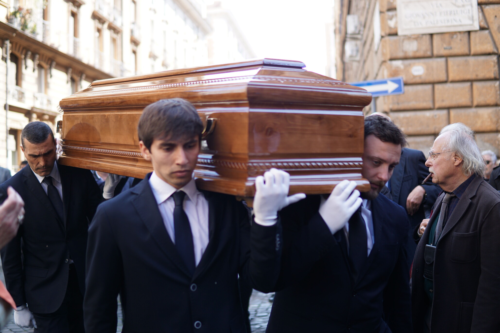 L'arrivo della bara