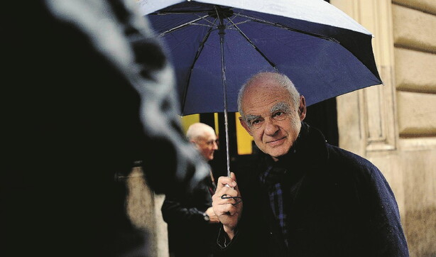 Luca Ricolfi, sociologo, &egrave; autore de &ldquo;La societ&agrave; signorile di massa&rdquo;: viviamo in un&rsquo;epoca in cui poca gente lavora, molta di pi&ugrave; ha consumi opulenti e l&rsquo;economia &egrave; stagnante (foto LaPresse)