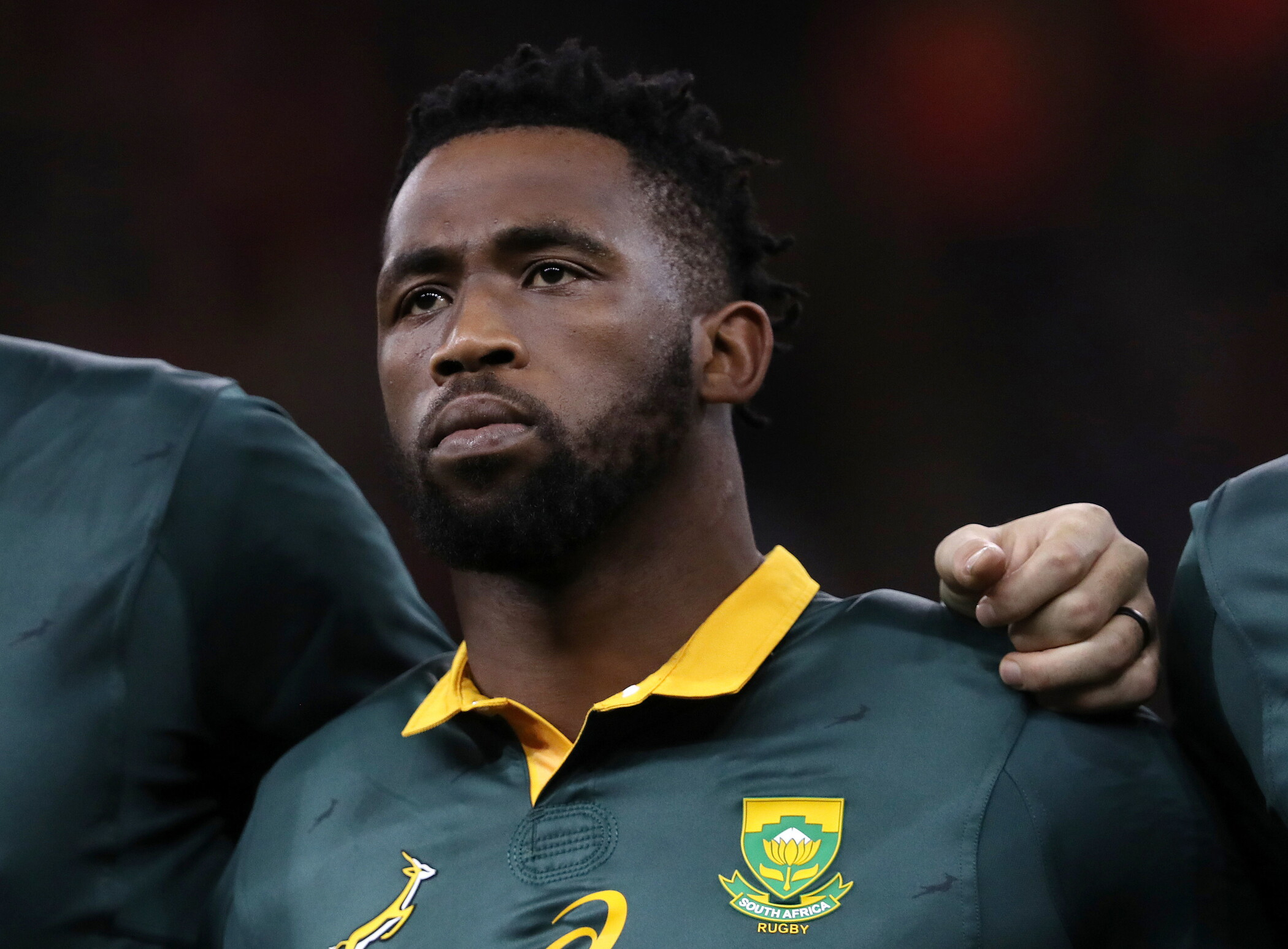 Per aver guidato il Sudafrica alla vittoria nel Mondiale di rugby, primo capitano nero di sempre nella storia degli Springboks, e per la sua storia personale che lo ha reso simbolo di riconciliazione delle divisioni razziali e socioeconomiche che ancora attraversano il suo Paese. (foto LaPresse)