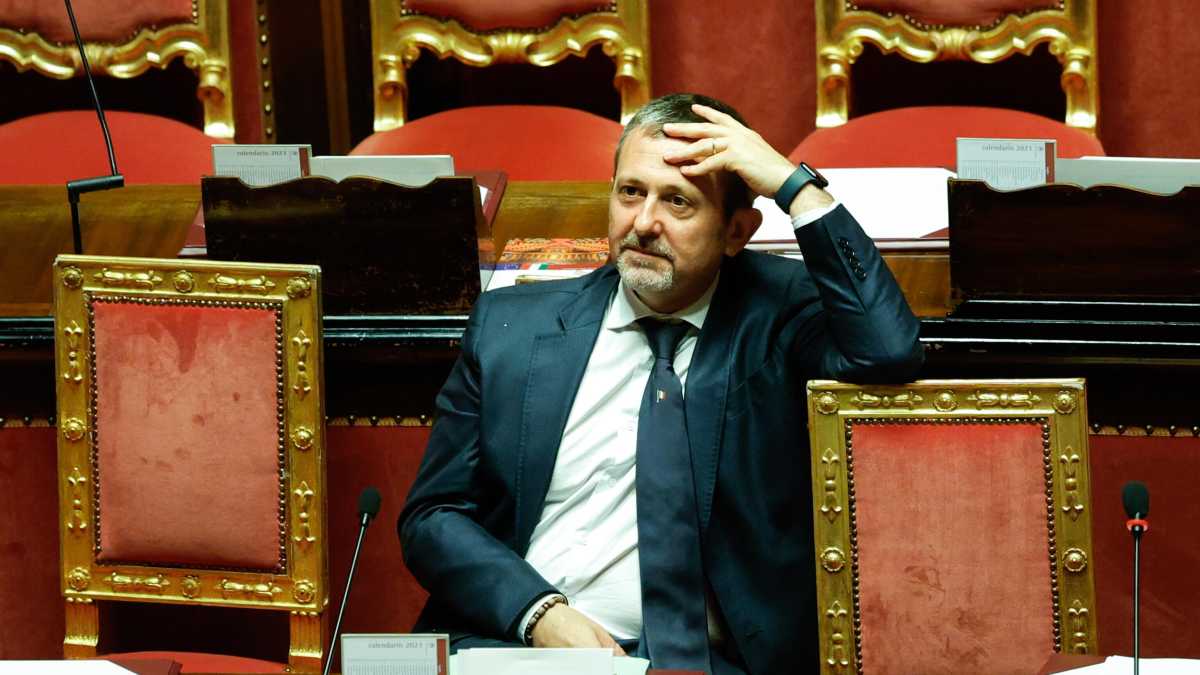 Immagine di Dal caso Cospito, allo sparo di Biella fino alla bisteccheria del clan Senese. Capitano tutte a Delmastro