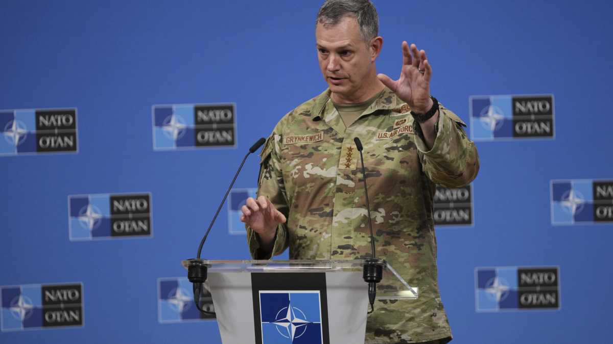 Immagine di Gli Usa inviano tre navi da guerra e migliaia di marines in medio oriente. La Nato lascia l'Iraq. La Gb autorizza l'uso delle basi