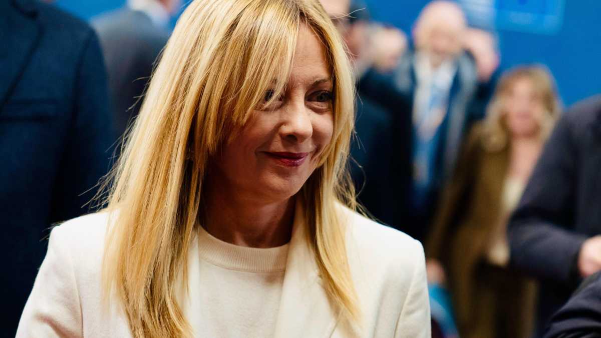 Immagine di Benzina scontata, sanità tagliata: il prezzo nascosto del decreto carburante