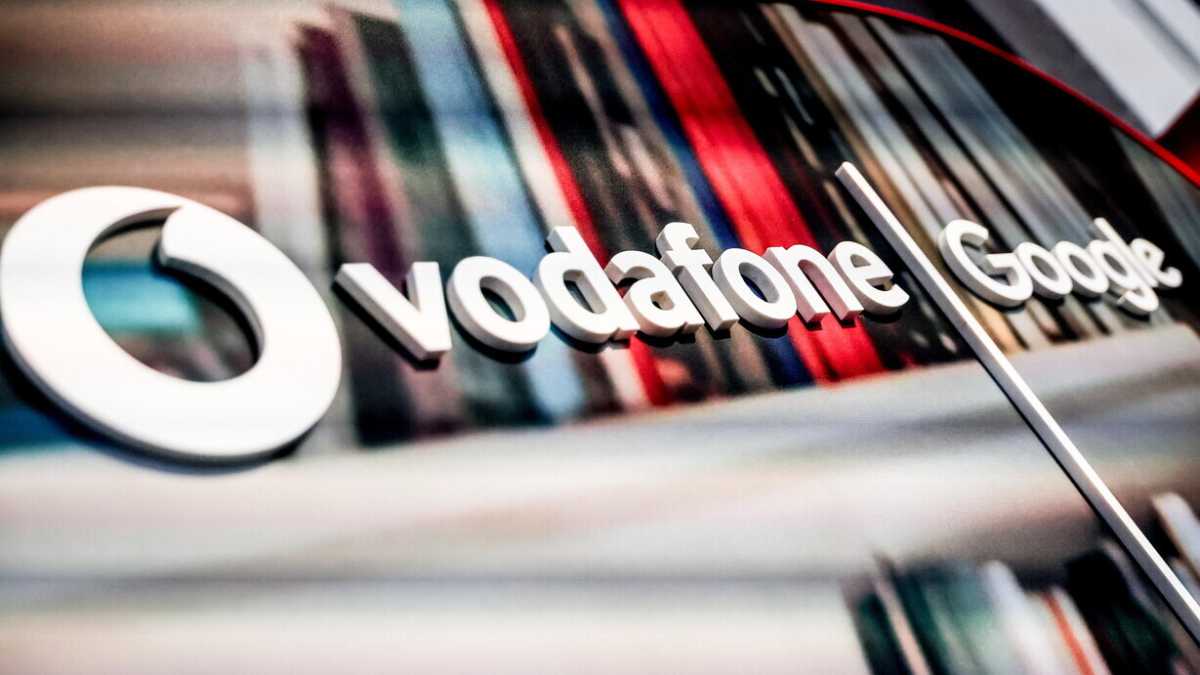 Immagine di Torri tlc, Tim e Vodafone avviano una joint venture e fanno crollare Inwit