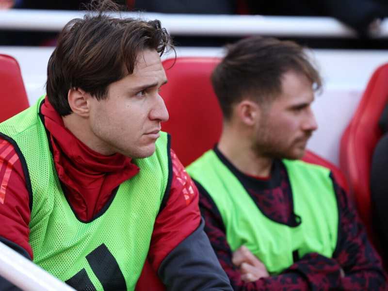&nbsp;Federico Chiesa in panchina in Liverpool-Burnley (foto ANSA)