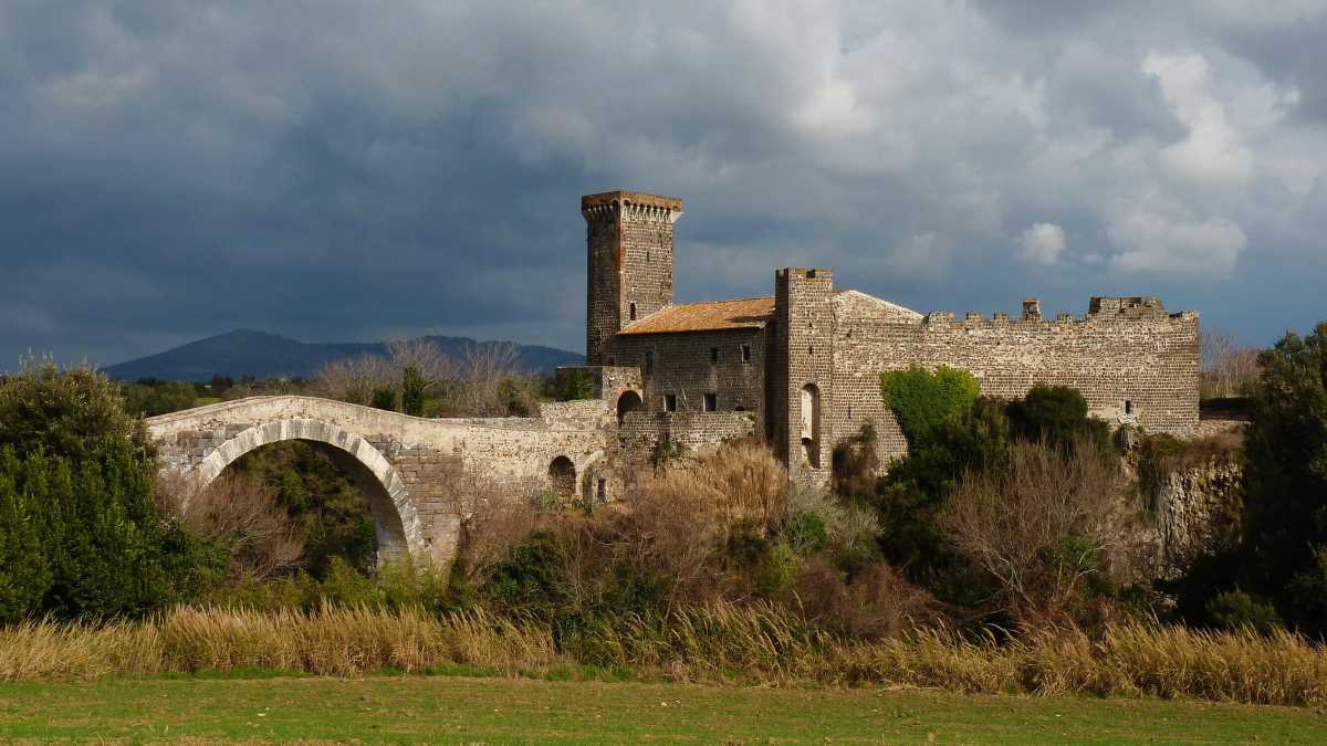 Immagine di La critica del presente tirando in ballo il Medioevo è ormai un genere letterario
