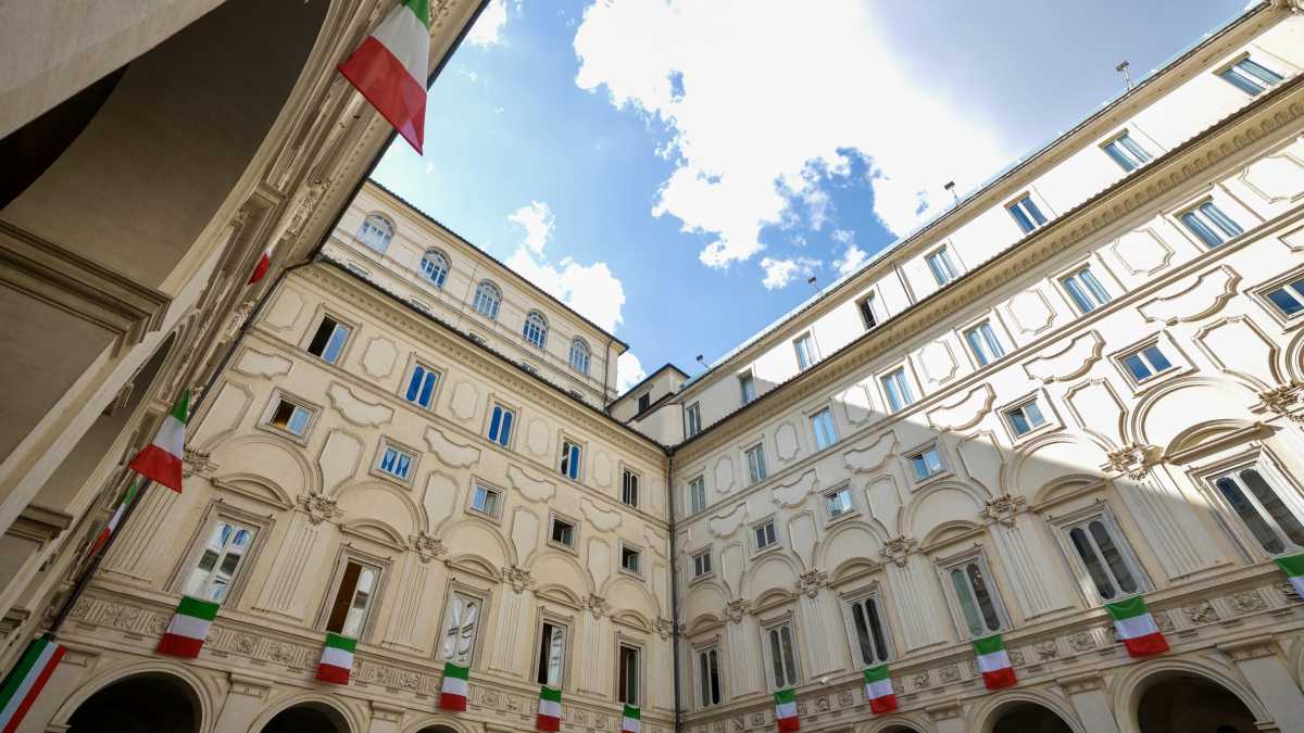 Immagine di I dipendenti di Palazzo Chigi minacciano uno sciopero generale perché Meloni vuole dimezzare lo smart working