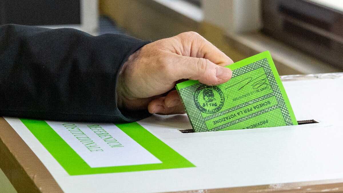 Immagine di Il 46 per cento degli italiani ha votato per il Referendum. Seggi riaperti, si vota fino alle 15