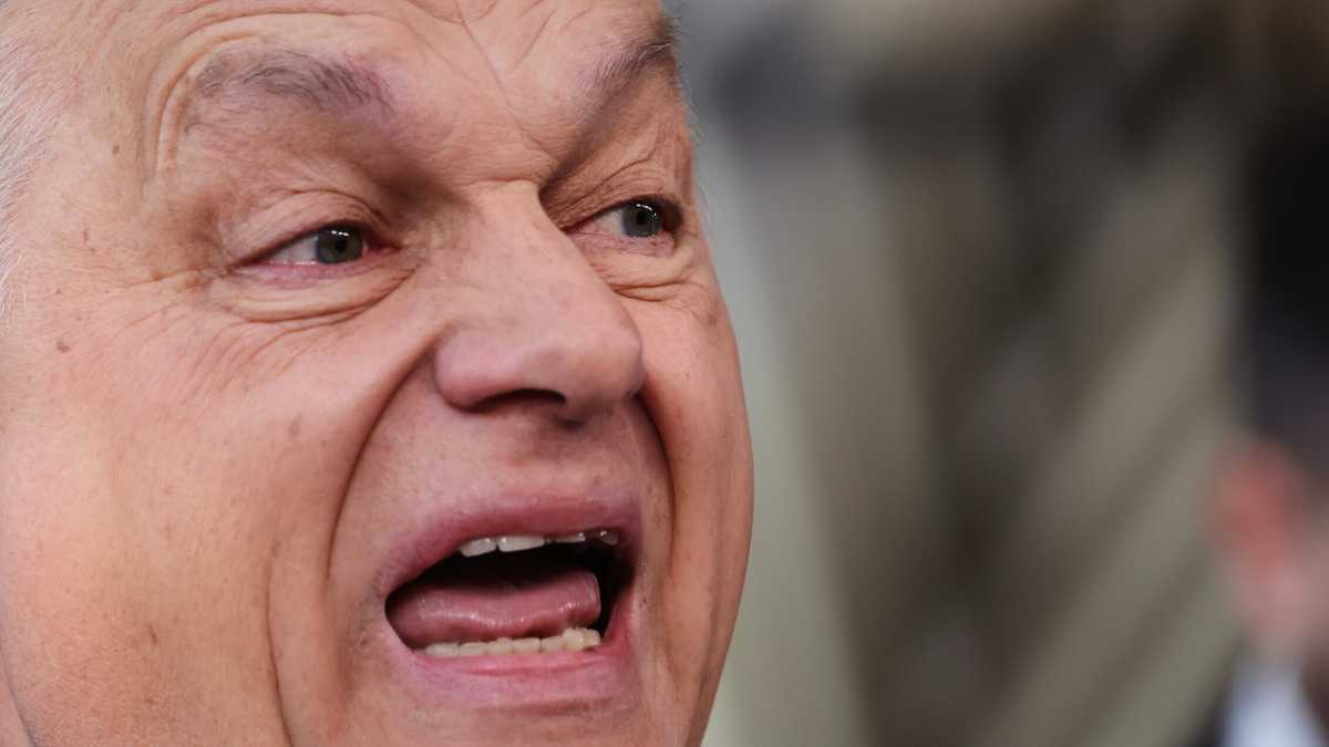 Immagine di Il finto complotto di Orbán per salvarsi dallo scandalo Szijjártó