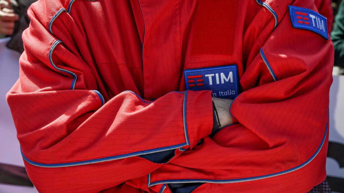 Immagine di Poste-Tim, operazione di mercato o ritorno della mano pubblica? Parla l'ex ministro Tria