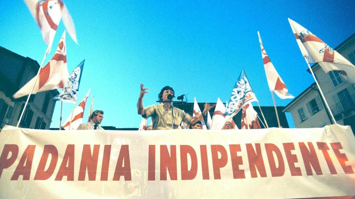 Immagine di Pastorale Padana: Bossi contro Cirino Pomicino, o quando l'Italia scoprì il km zero