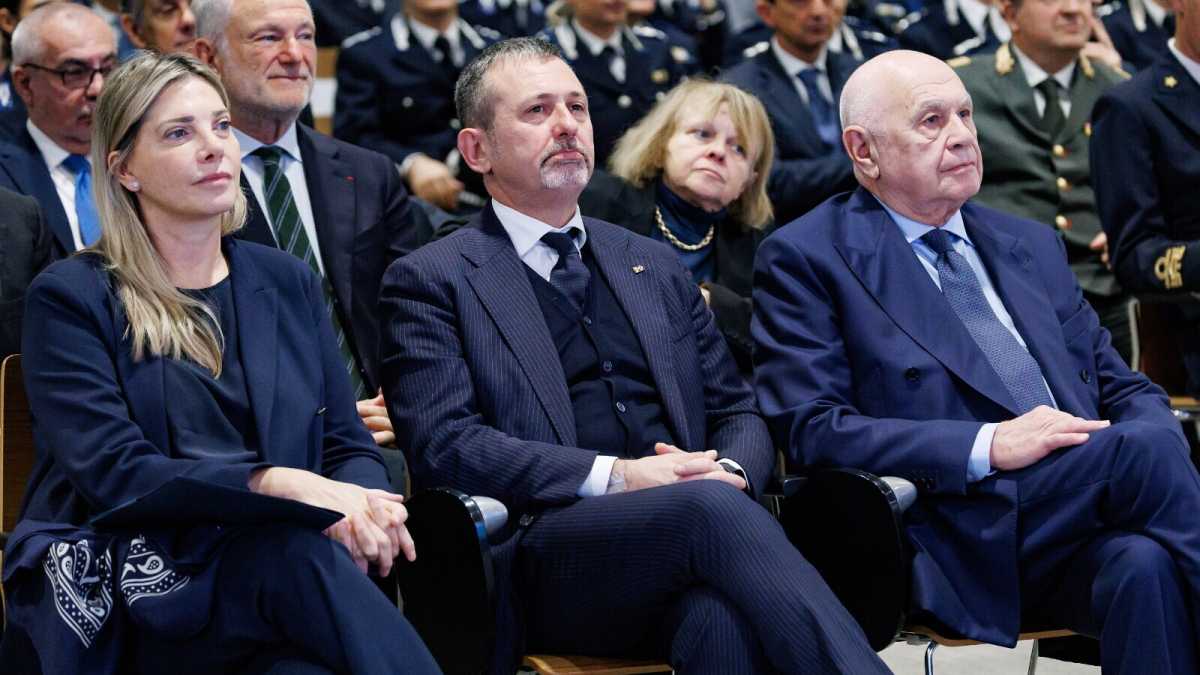 Immagine di Meloni vuole anche le dimissioni di Santanchè. Delmastro e Bartolozzi lasciano