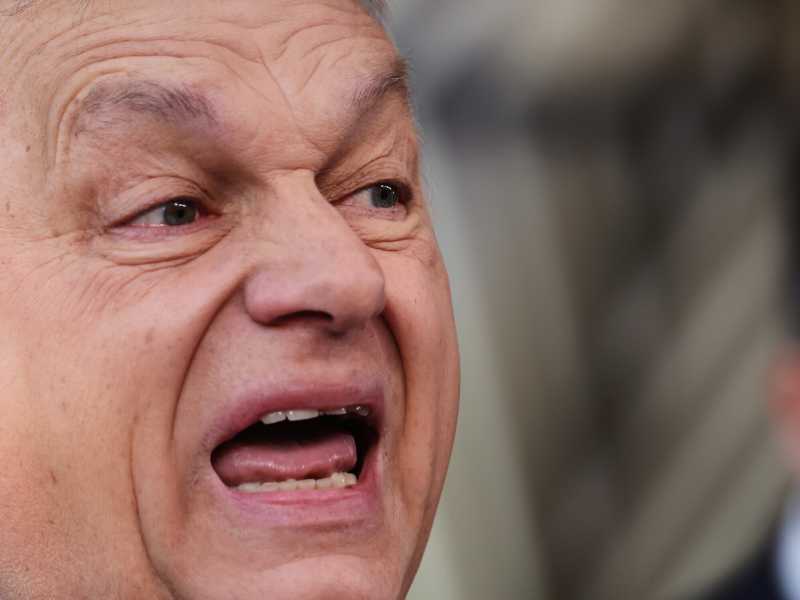 Il finto complotto di Orbán per salvarsi dallo scandalo Szijjártó