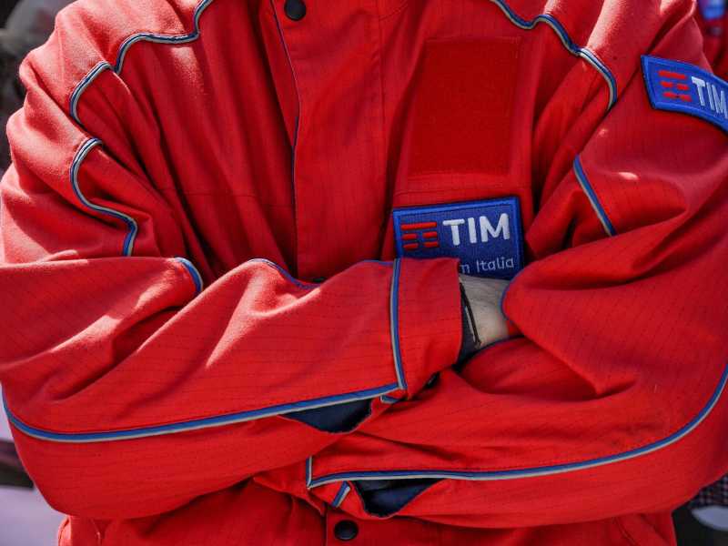 Poste-Tim, operazione di mercato o ritorno della mano pubblica? Parla l'ex ministro Tria