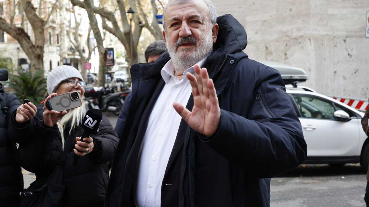 Immagine di Il Csm gela Decaro: Emiliano non può fare il consulente giuridico della Regione Puglia