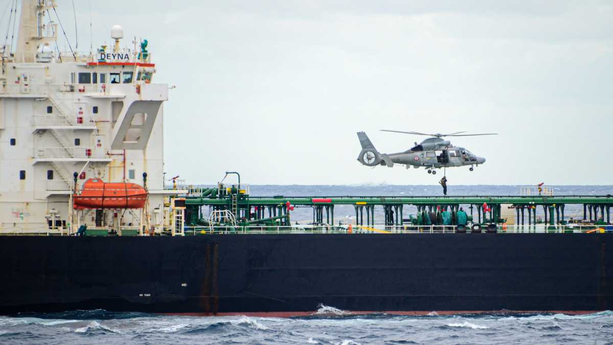 Immagine di Contro la flotta ombra l’Europa sequestra, l’Ucraina colpisce