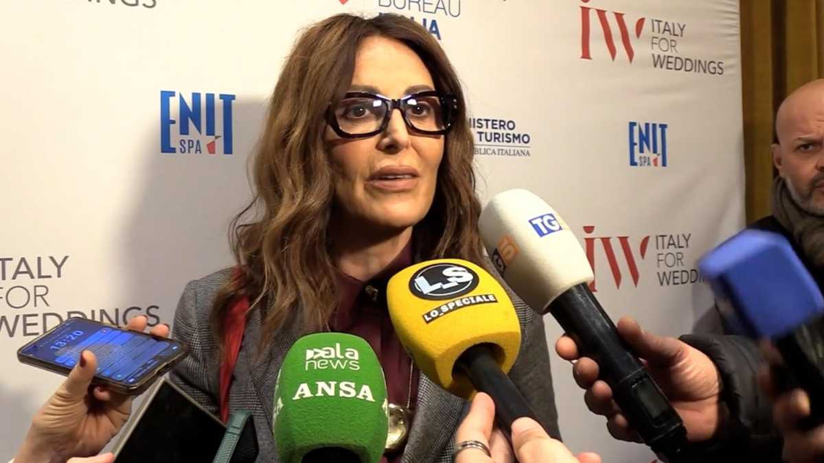 Immagine di Santanchè si è dimessa. La frecciata a Meloni: "Fedina penale immacolata"