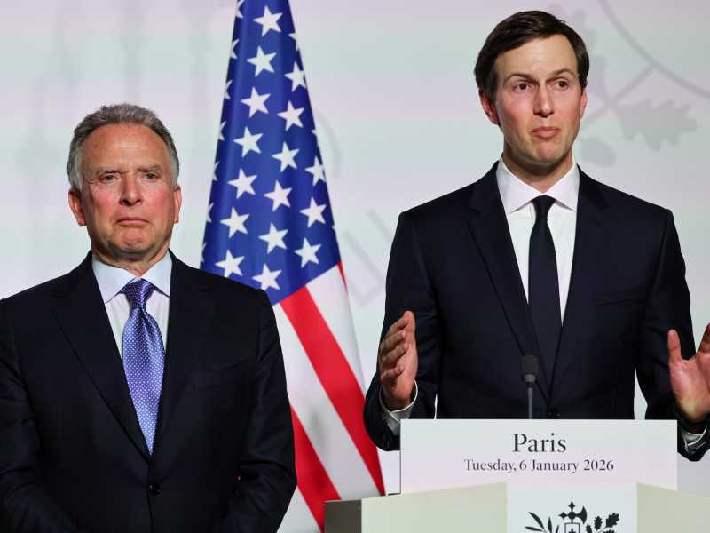 L'inviato statunitense Steve Witkoff, a sinistra, e Jared Kushner (Ludovic Marin, AP)&nbsp;<br />