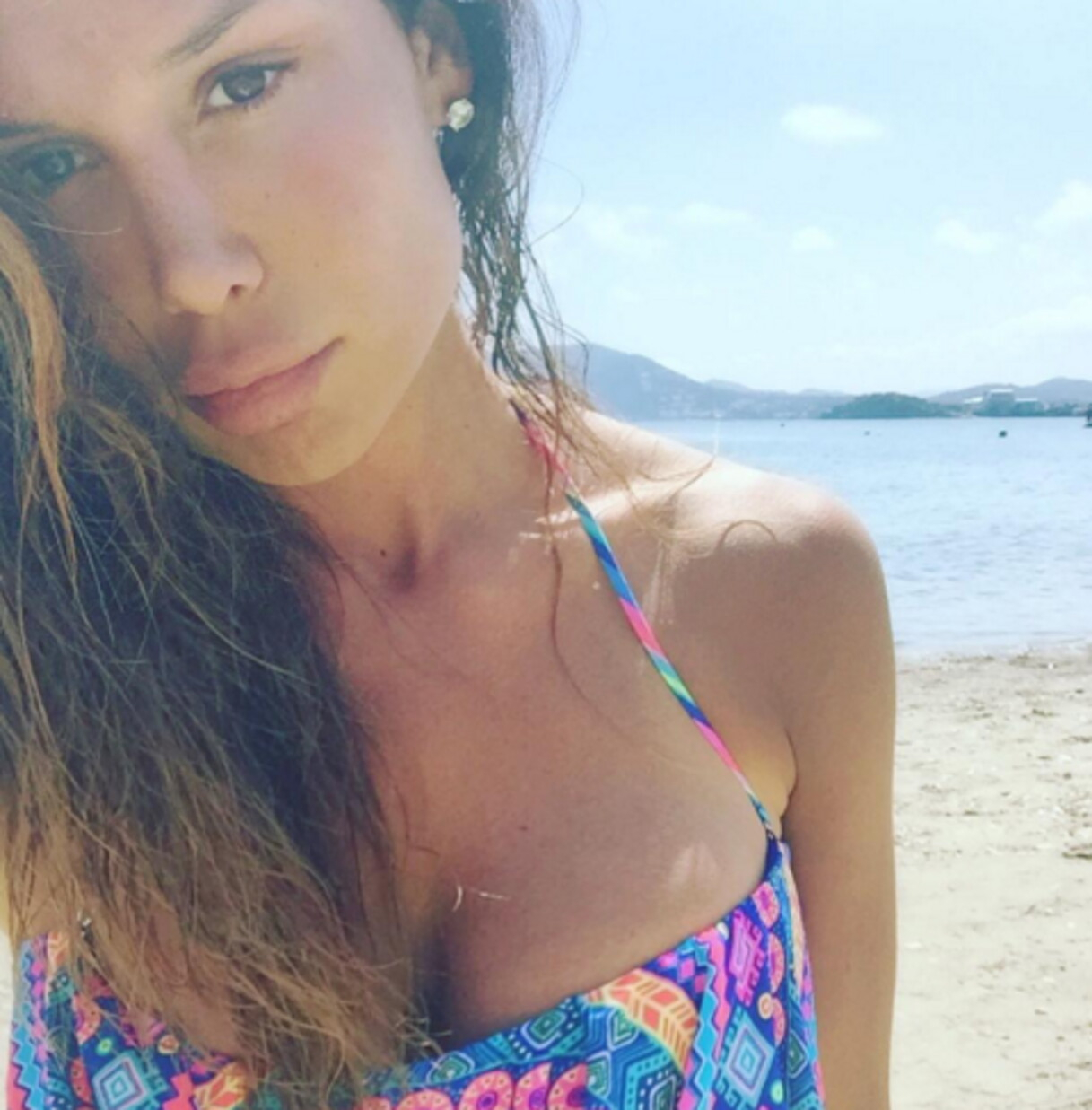 Nicole Minetti gi&agrave; in clima vacanziero e su Instagram diventa top trend #NicoleSbloccaVince. Nessuno per&ograve; sa cosa significa