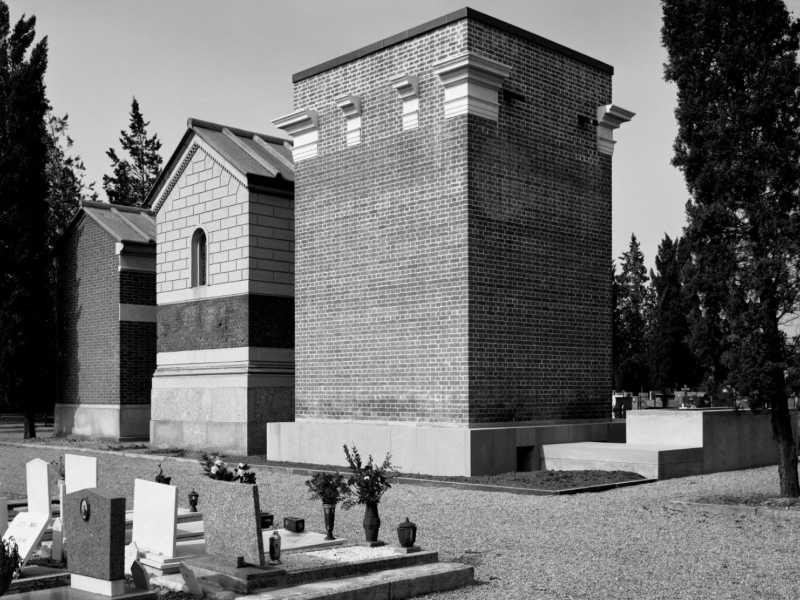 Cappella Molteni, Giussano (MB), Humboldt Books