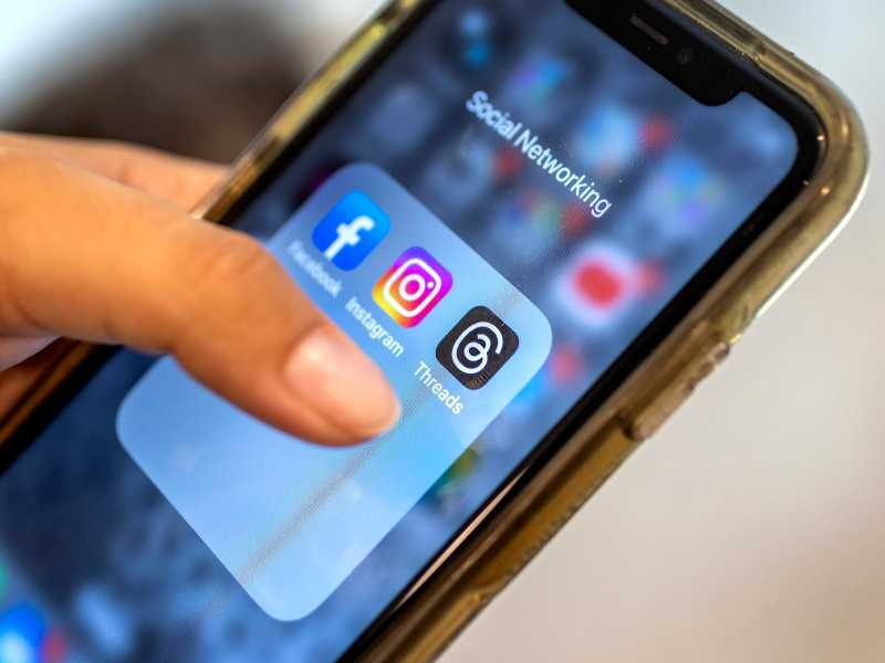 epa10729851 A person using a mobile phone logs in to the new Threads app in Miami, Florida, USA, 06 July 2023. Meta, the company behind Facebook and Instagram, said in a press release on 05 July 2023, that Mark Zuckerberg announced the initial version of 'Threads', an Instagram's text-based conversation app. EPA/CRISTOBAL HERRERA-ULASHKEVICH