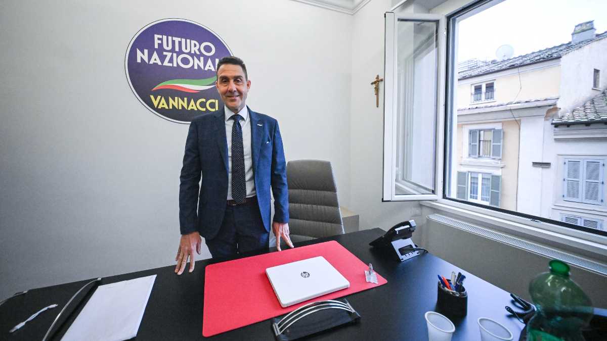 Immagine di Nella "bottega" futurista di Vannacci,  sullo stesso pianerottolo di Forza Italia