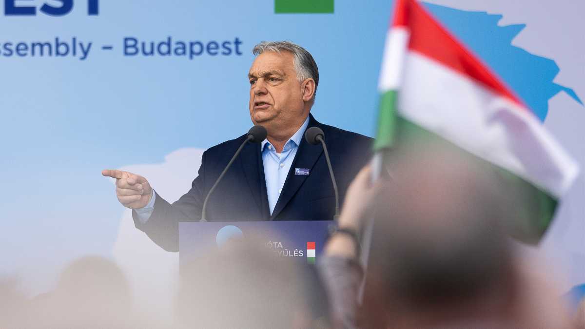 Immagine di Orbán e i fondi Ue non restituiti. Su 1,4 miliardi segnalati per frode ne sono tornati 250 milioni. Il 12 aprile si vota