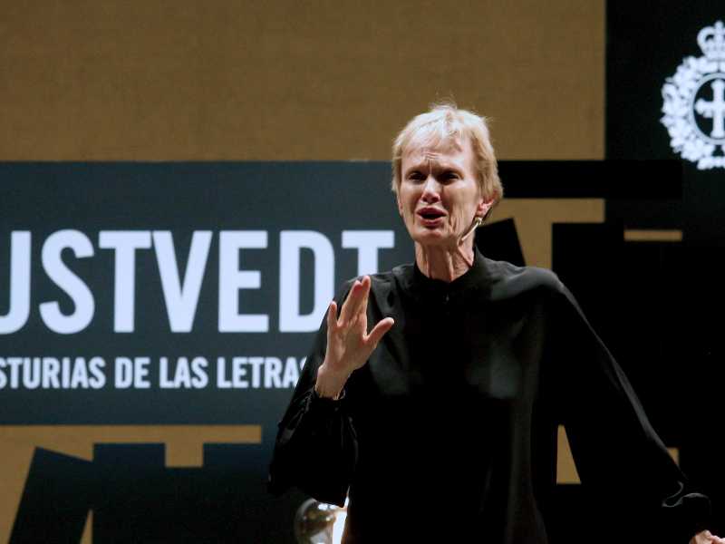 epa11665632 US writer Siri Hustvedt, winner of Literature's Princess of Asturias award, participates in a meeting with readers at the Jovellanos Theatre in Gijon, Spain, 17 October 2024.  EPA/JUAN GONZALEZ