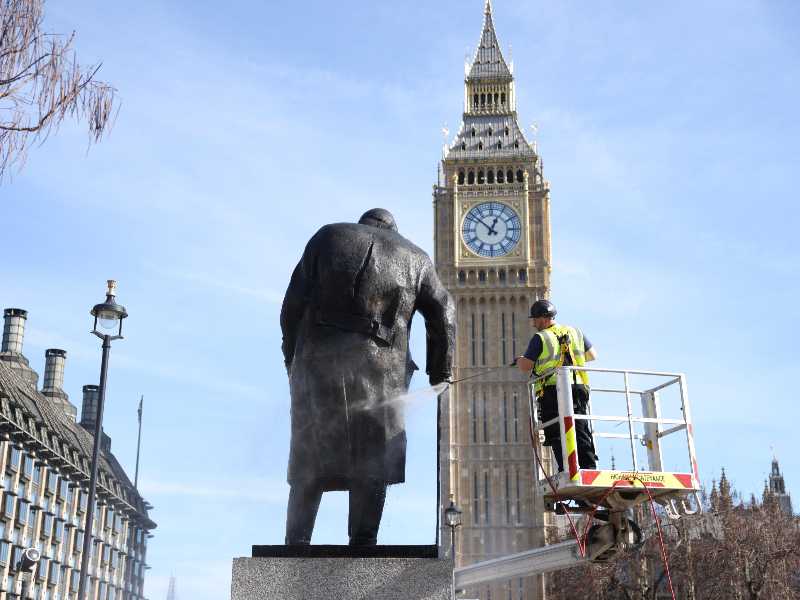Sostituire Churchill con uno scoiattolo è  suicidio