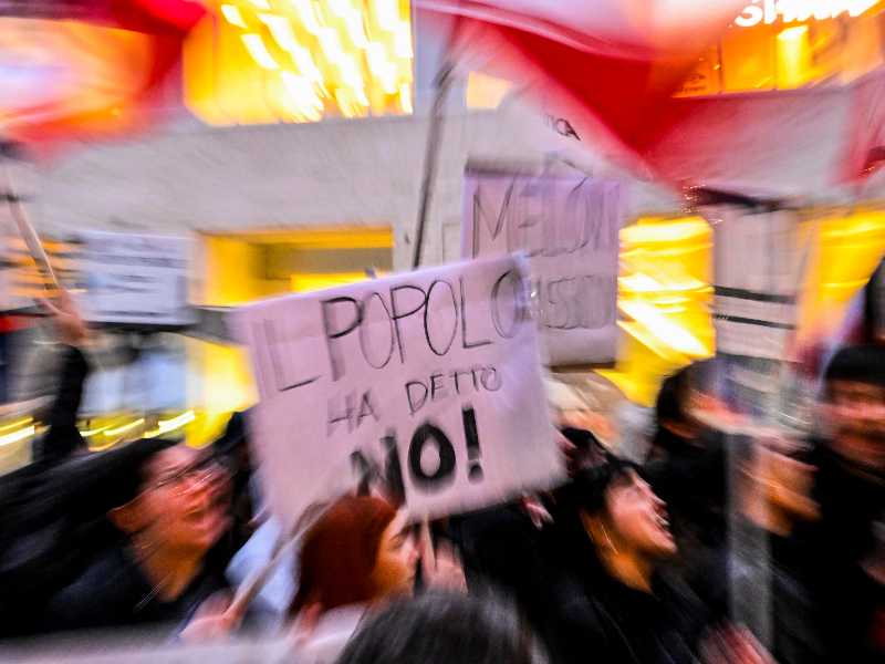 Festeggiamenti a Napoli per la vittoria del No