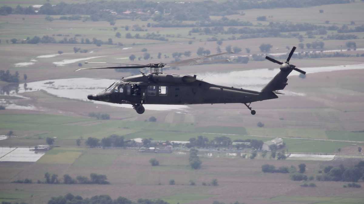 Immagine di Il M5s scambia un elicottero per un F-15. La fake news su Sigonella